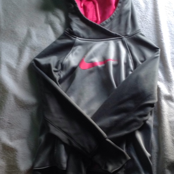 Nike thermal-fit sweatshirt. Only worn once! - Picture 2 of 3